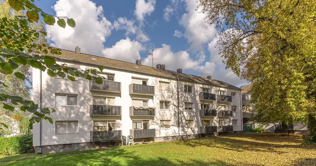 Foto zum Fonds ImmoChance Deutschland 10 Renovation Plus - Wohngebäude mit Balkonen