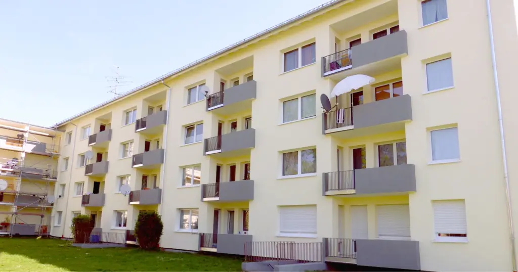 Foto zum Fonds ImmoChance Deutschland 5 Renovation Plus - Wohngebäude mit Balkon