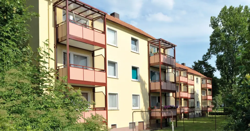 Foto zum Fonds ImmoChance Deutschland 5 Renovation Plus - Wohngebäude mit Balkon