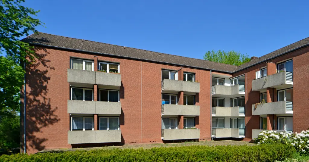 Foto zum Fonds ImmoChance Deutschland 9 Renovation Plus - Wohngebäude mit Balkonen