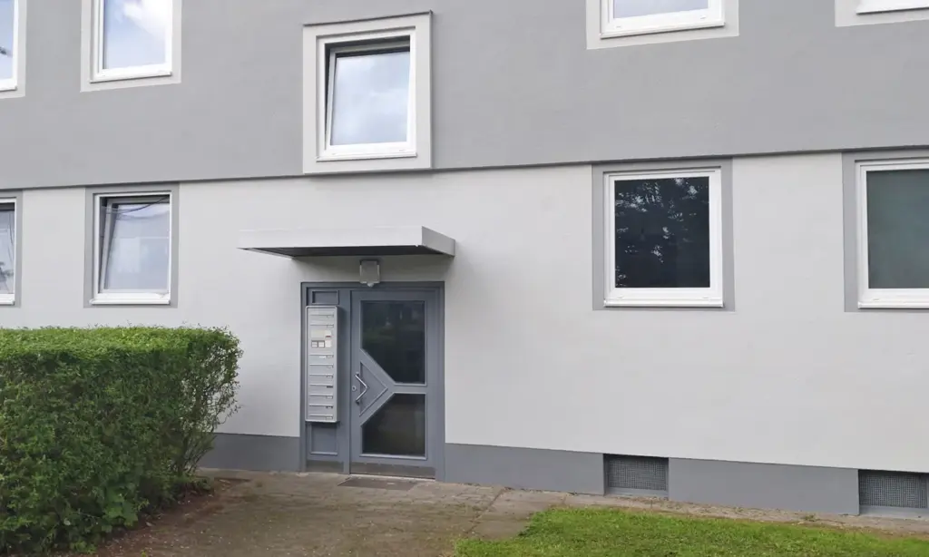 Asset Management in der Praxis am Beispiel ICD 11 R+, Eschwege - Eingangstür nach der Renovierung